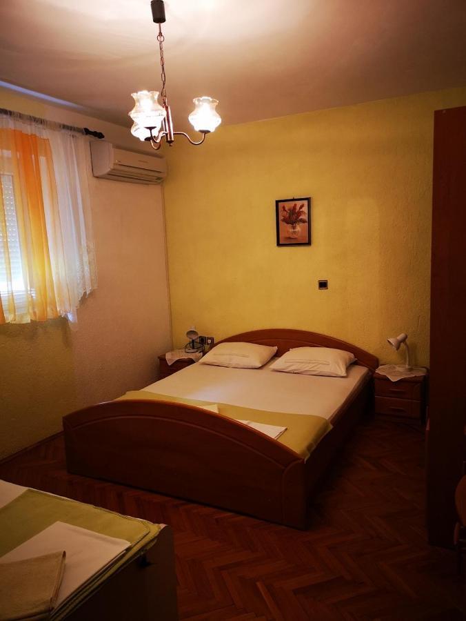 Apartments Anita Sibinj Krmpotski Luaran gambar