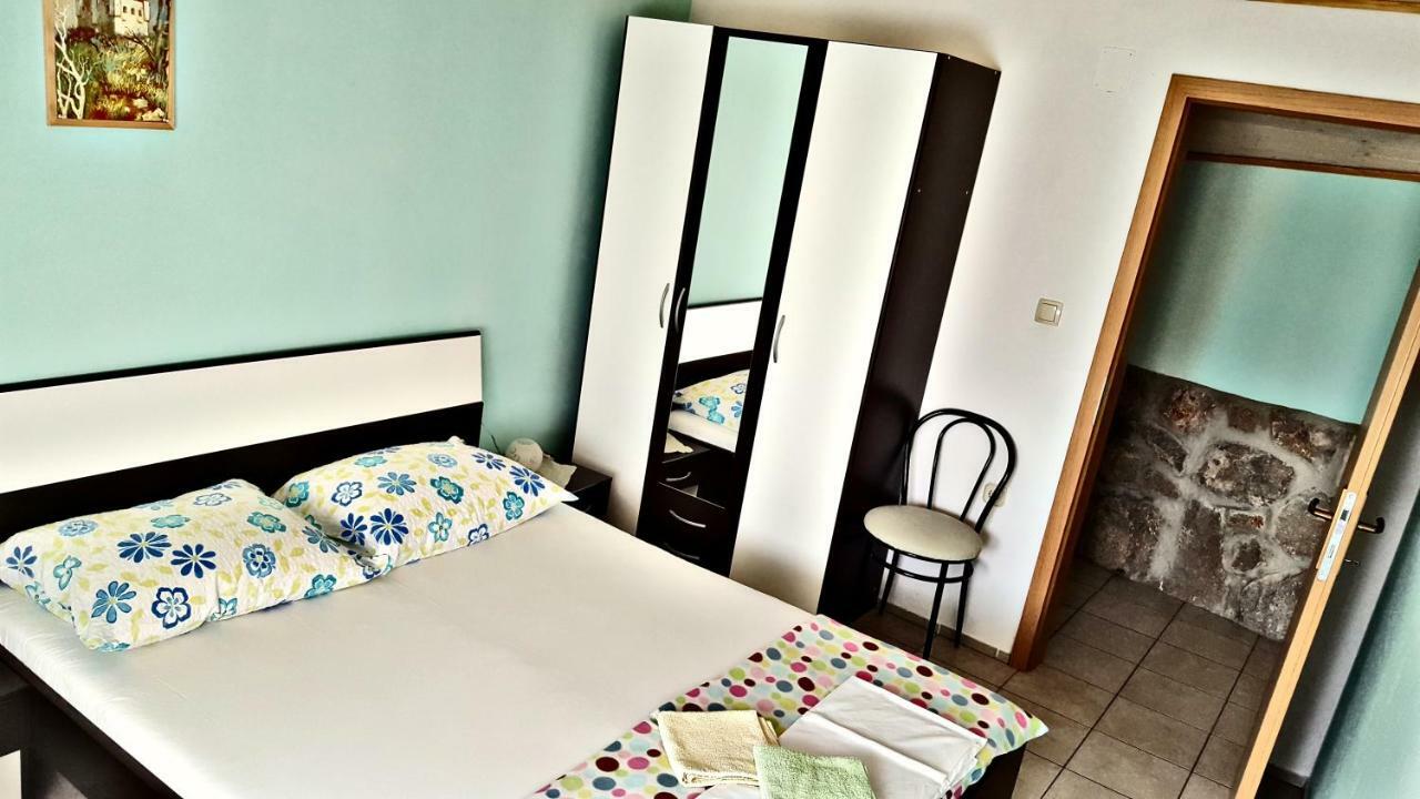 Apartments Anita Sibinj Krmpotski Luaran gambar