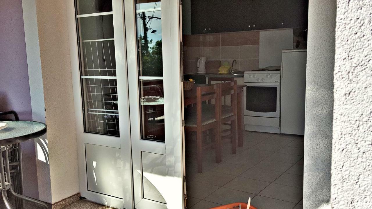 Apartments Anita Sibinj Krmpotski Luaran gambar