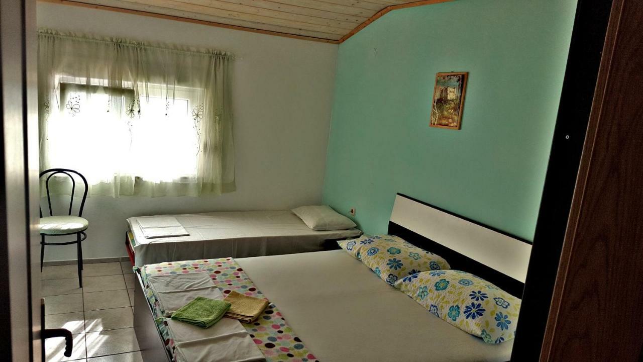 Apartments Anita Sibinj Krmpotski Luaran gambar