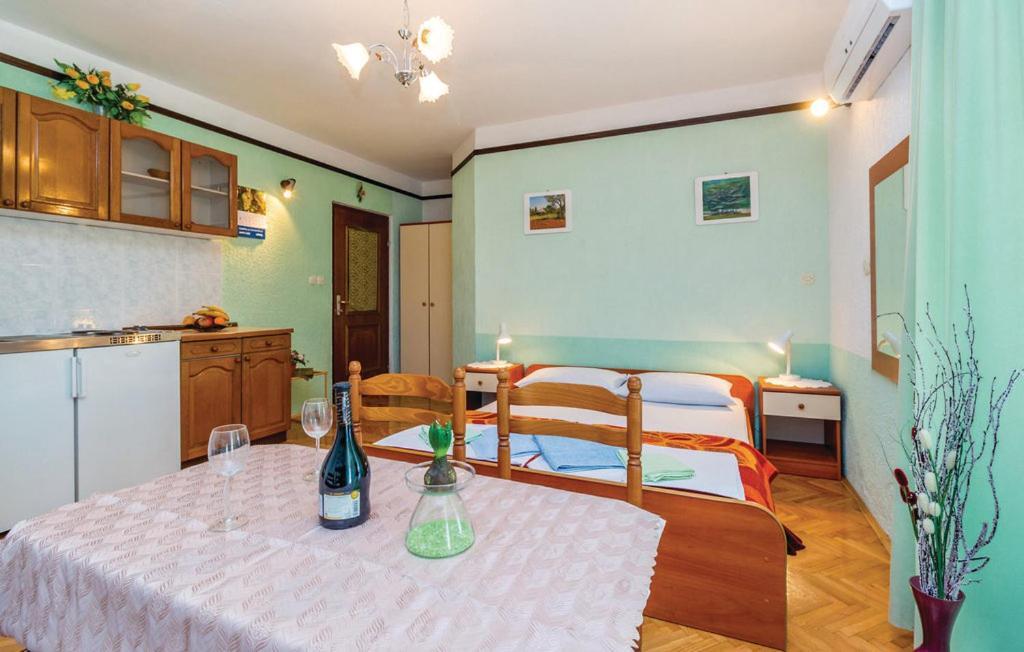 Apartments Anita Sibinj Krmpotski Luaran gambar
