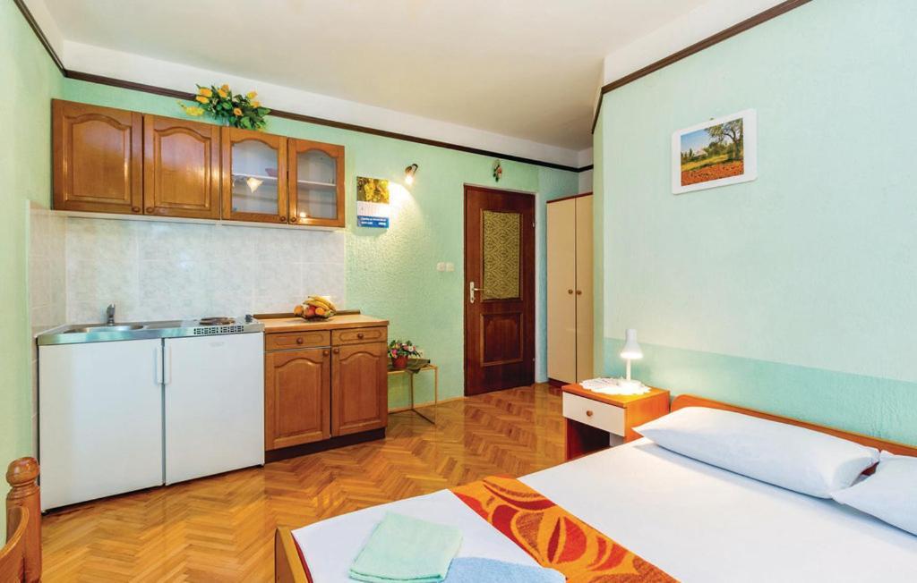 Apartments Anita Sibinj Krmpotski Luaran gambar