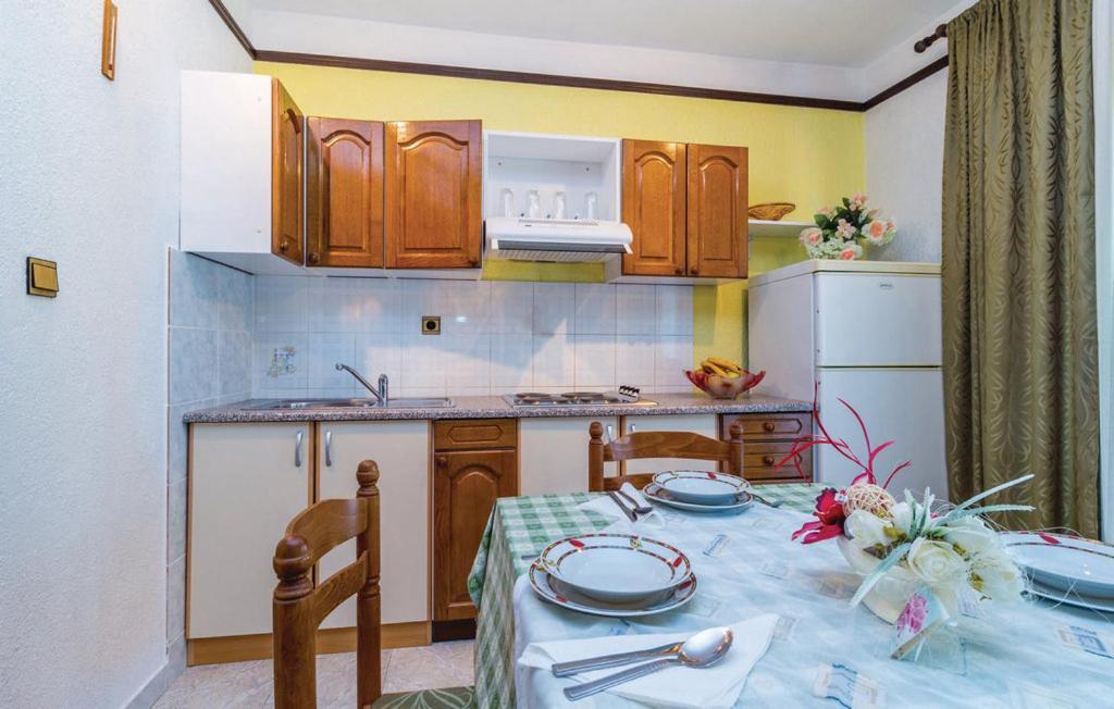 Apartments Anita Sibinj Krmpotski Luaran gambar