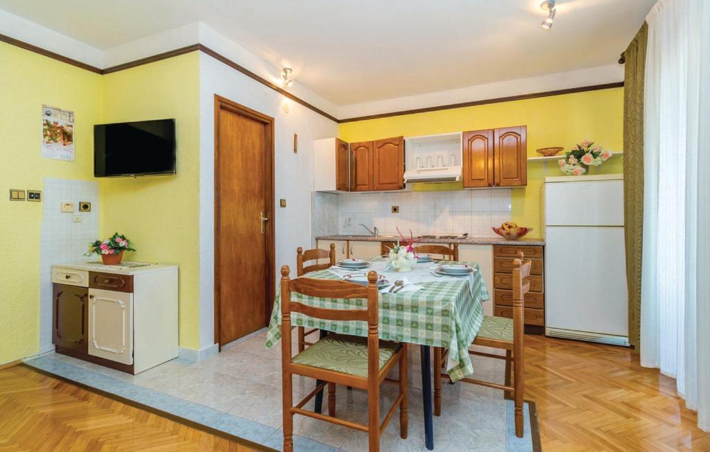 Apartments Anita Sibinj Krmpotski Luaran gambar