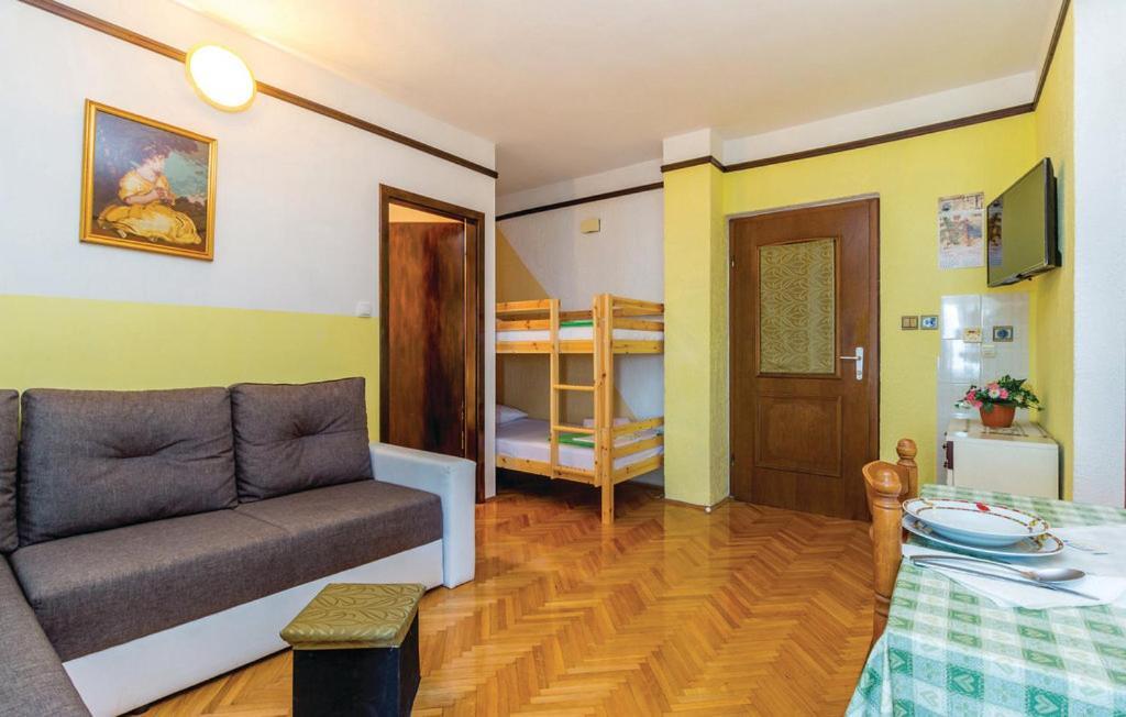Apartments Anita Sibinj Krmpotski Luaran gambar